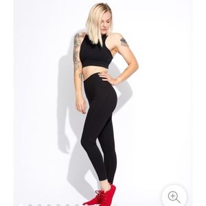 Pact organic cotton high waisted leggings 🕷